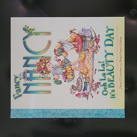 Fancy Nancy's Bountiful Box of Books - Picture 3 of 7